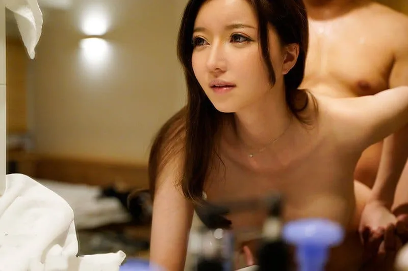 Nữ tiếp viên hàng không và chuyện trả thù chồng vụng trộm mình